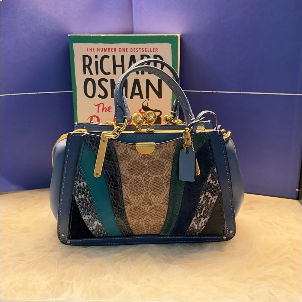 Coach kisslock dreamer 21 snakeskin detail